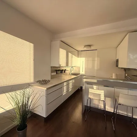 2 Bedroom With Great Location And Air Conditioning And Parking Appartement