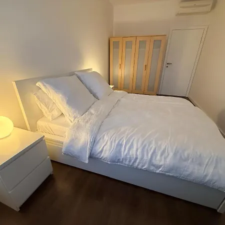 2 Bedroom With Great Location And Air Conditioning And Parking Apartment