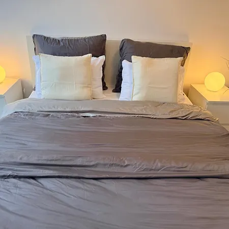 Apartamento 2 Bedroom With Great Location And Air Conditioning And Parking *